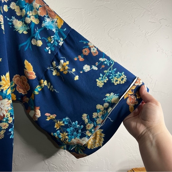 Haute Project Blue Floral Crop Kimono Cardigan - Picture 2 of 5